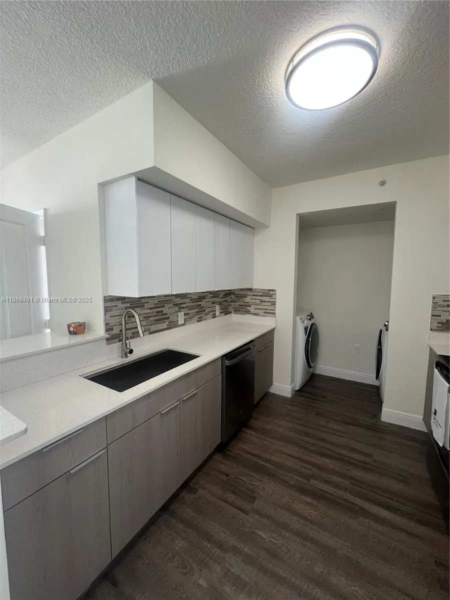 987 SW 37th Ave, #1001