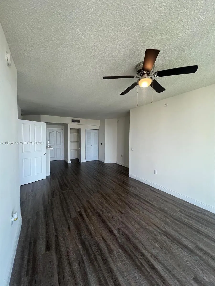 987 SW 37th Ave, #1001