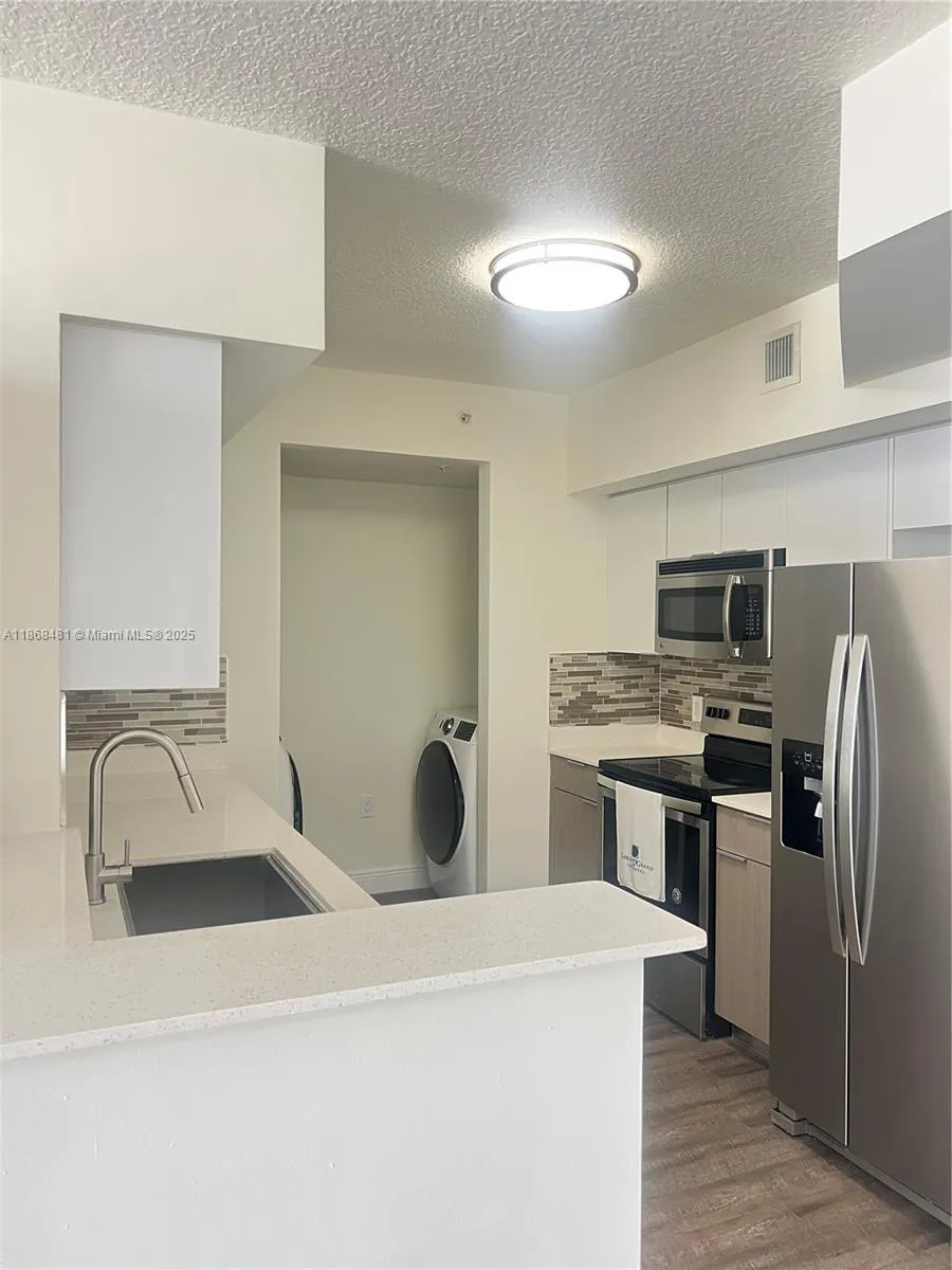 987 SW 37th Ave, #1001
