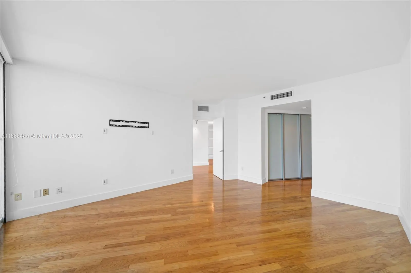 2127 Brickell Ave, #1504