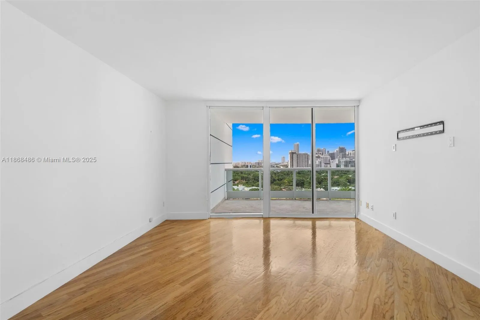 2127 Brickell Ave, #1504