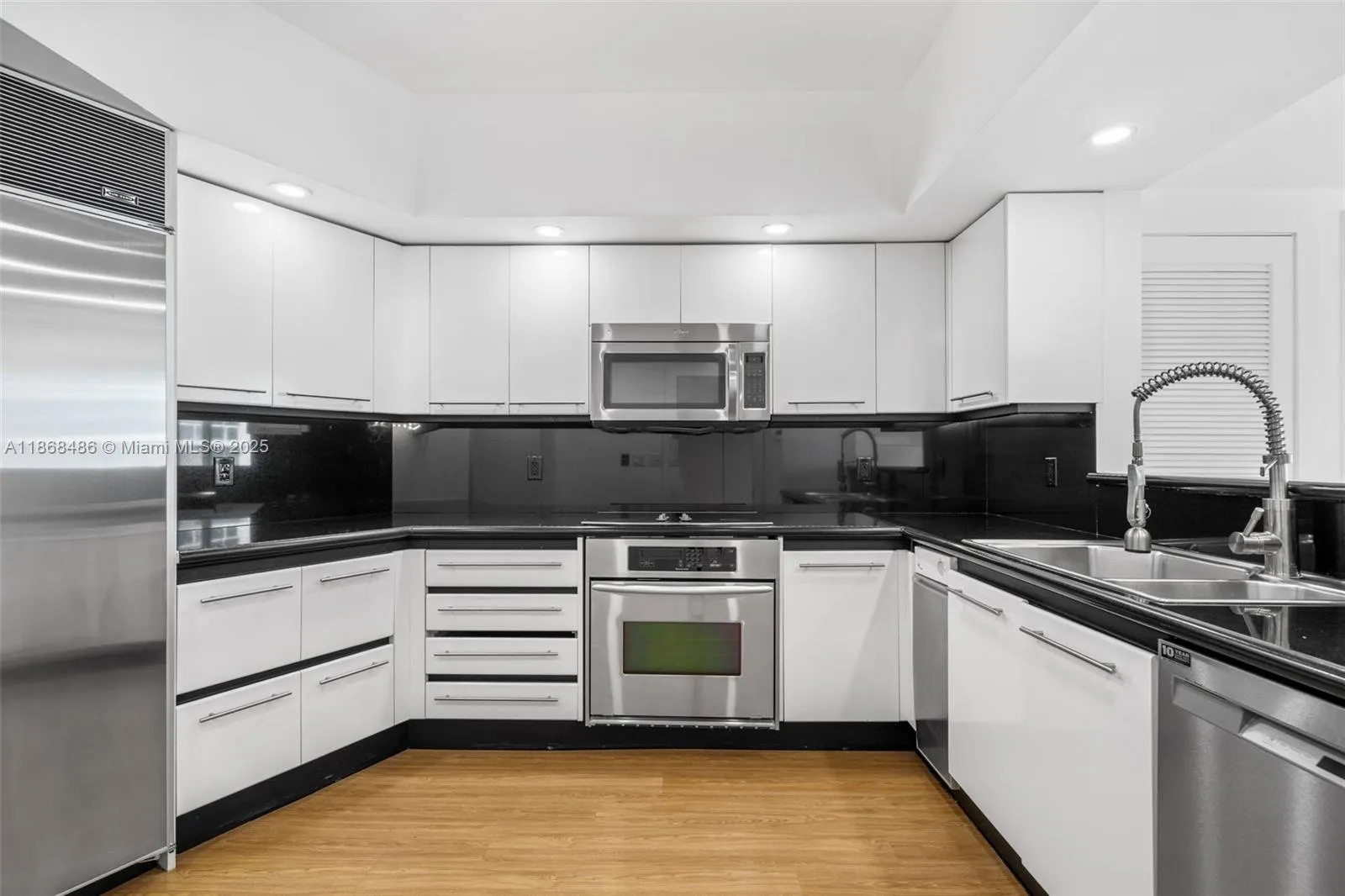 2127 Brickell Ave, #1504
