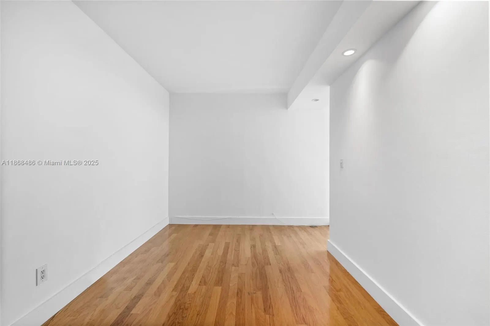 2127 Brickell Ave, #1504