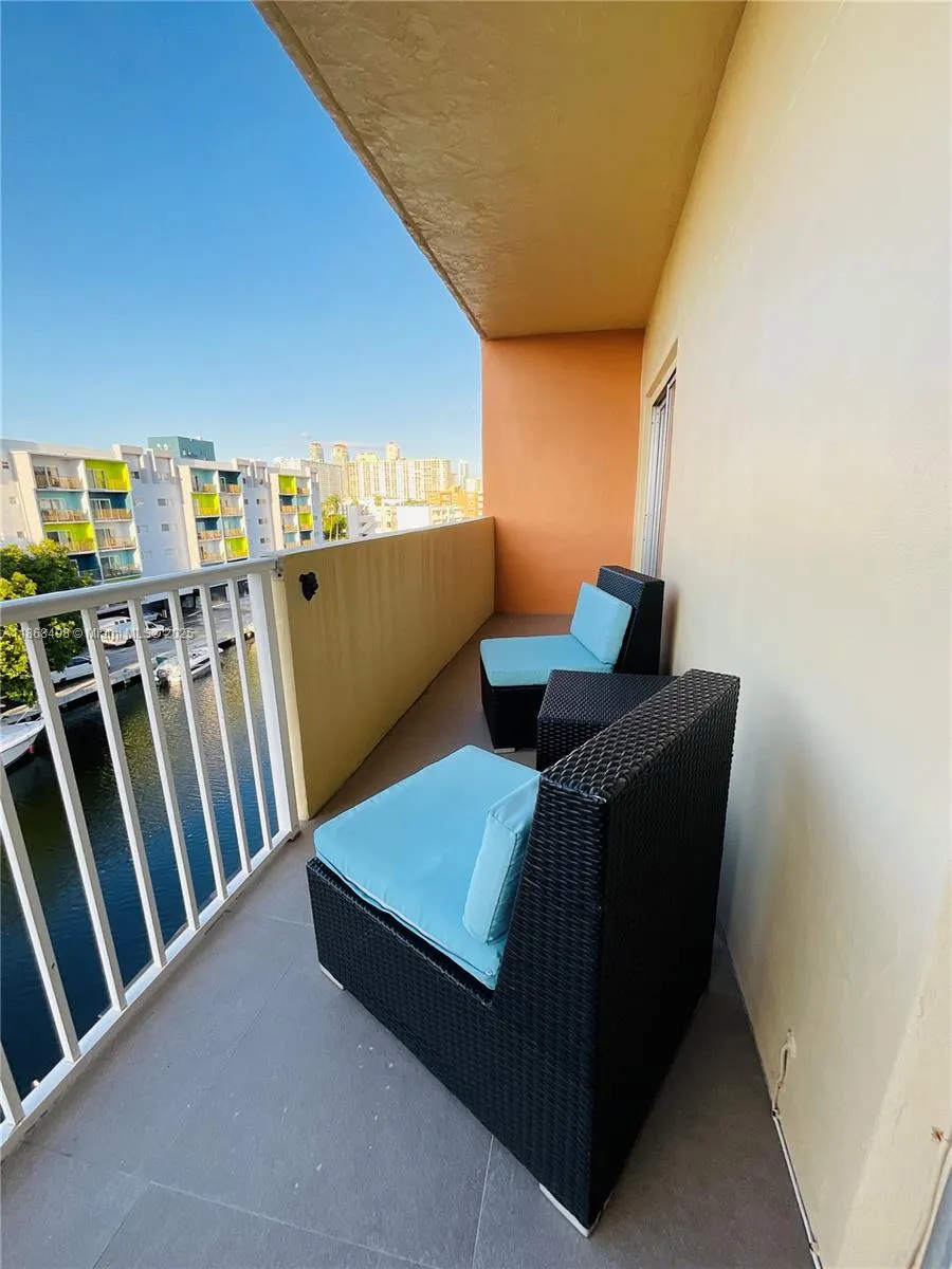 3545 NE 167th St, #505