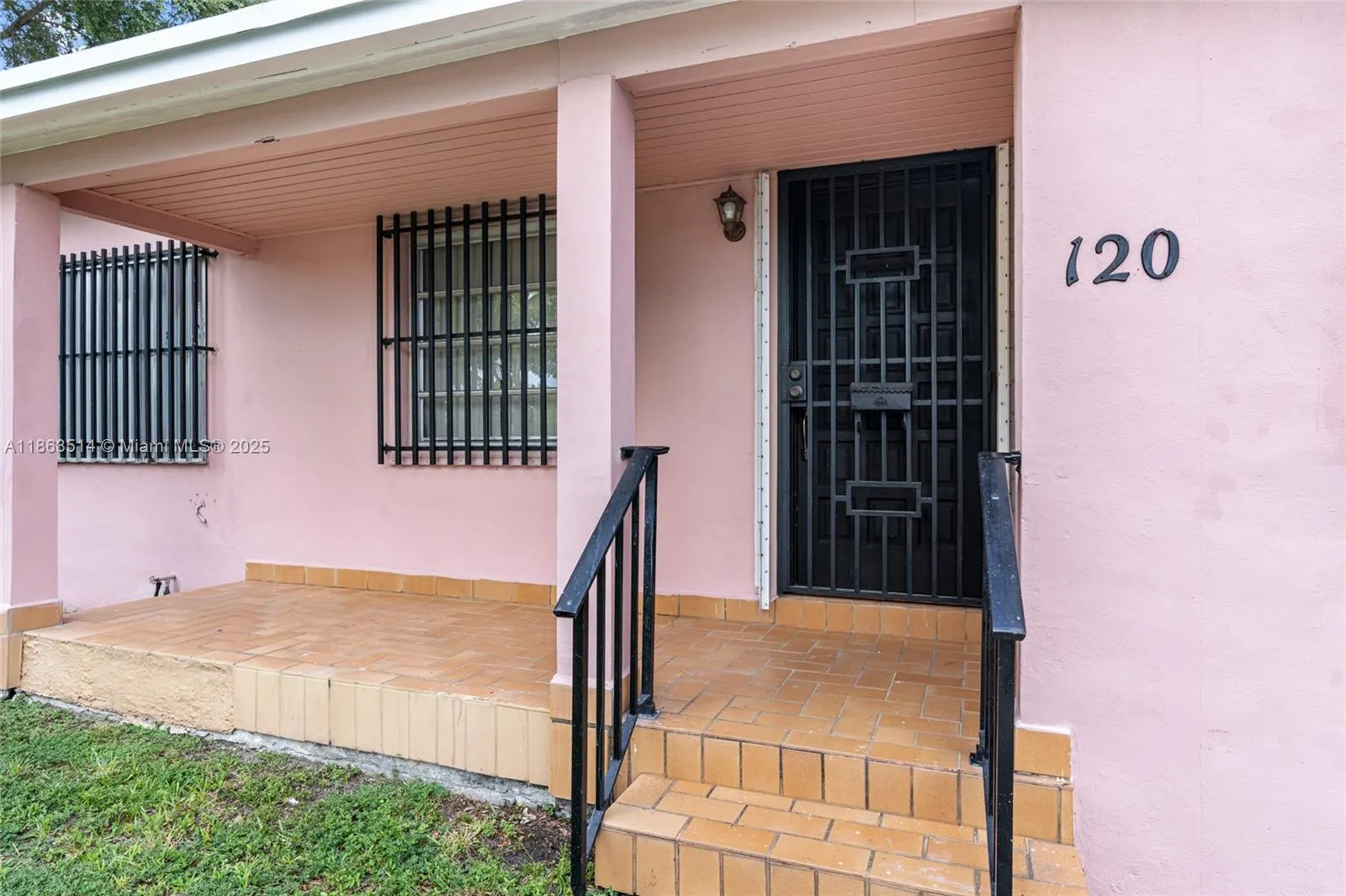 120 SW 52nd Pl
