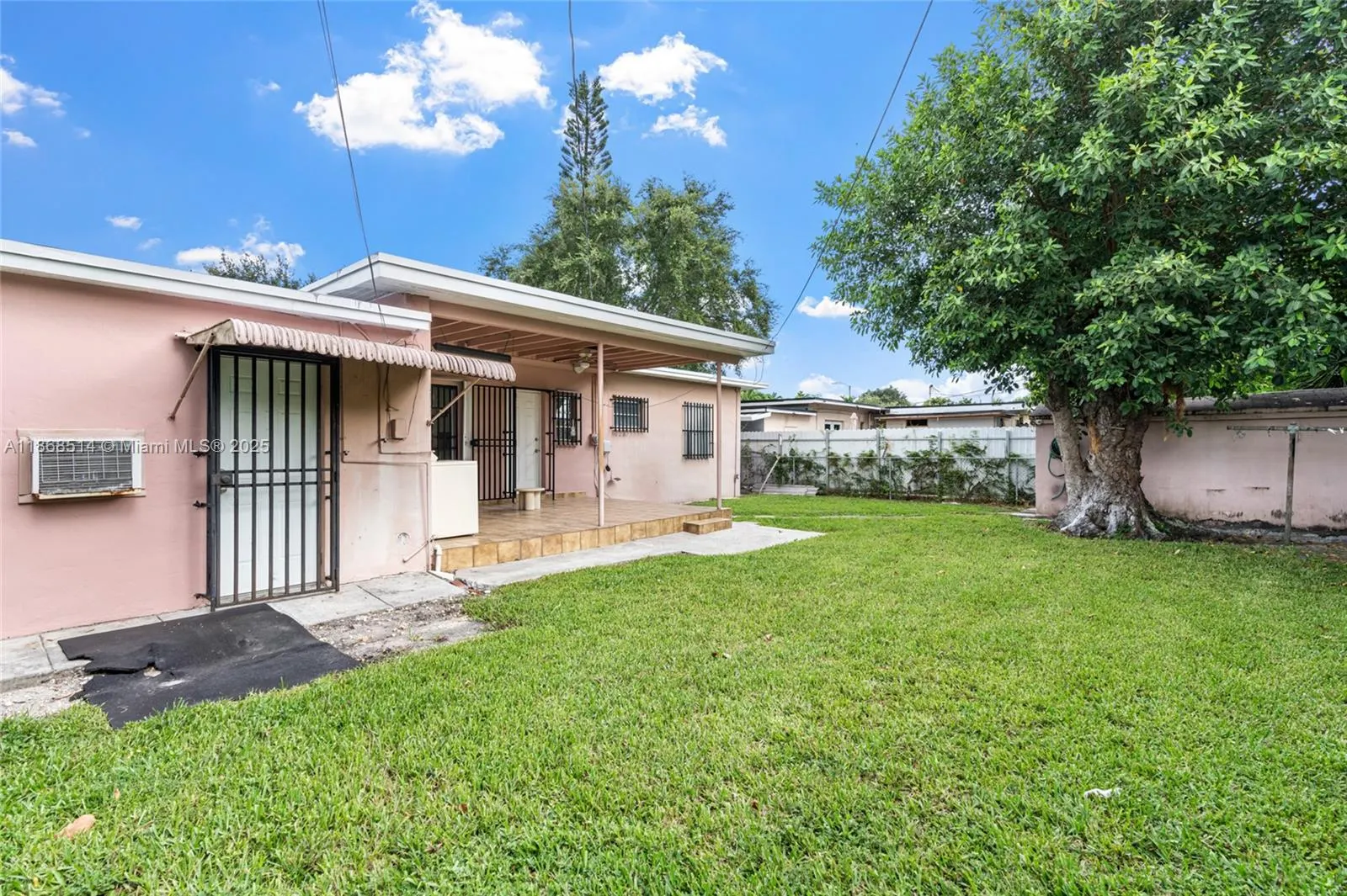 120 SW 52nd Pl