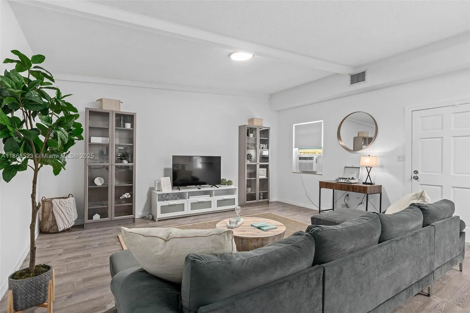 4255 Wee Street, #4255