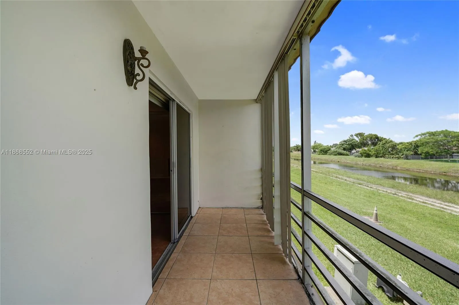 9021 Sunrise Lakes Blvd, #211