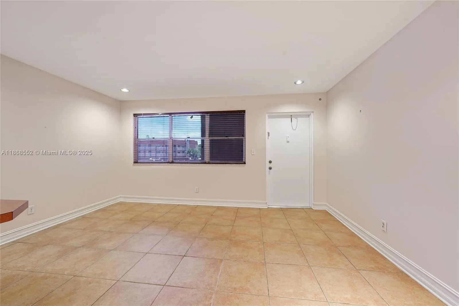 9021 Sunrise Lakes Blvd, #211
