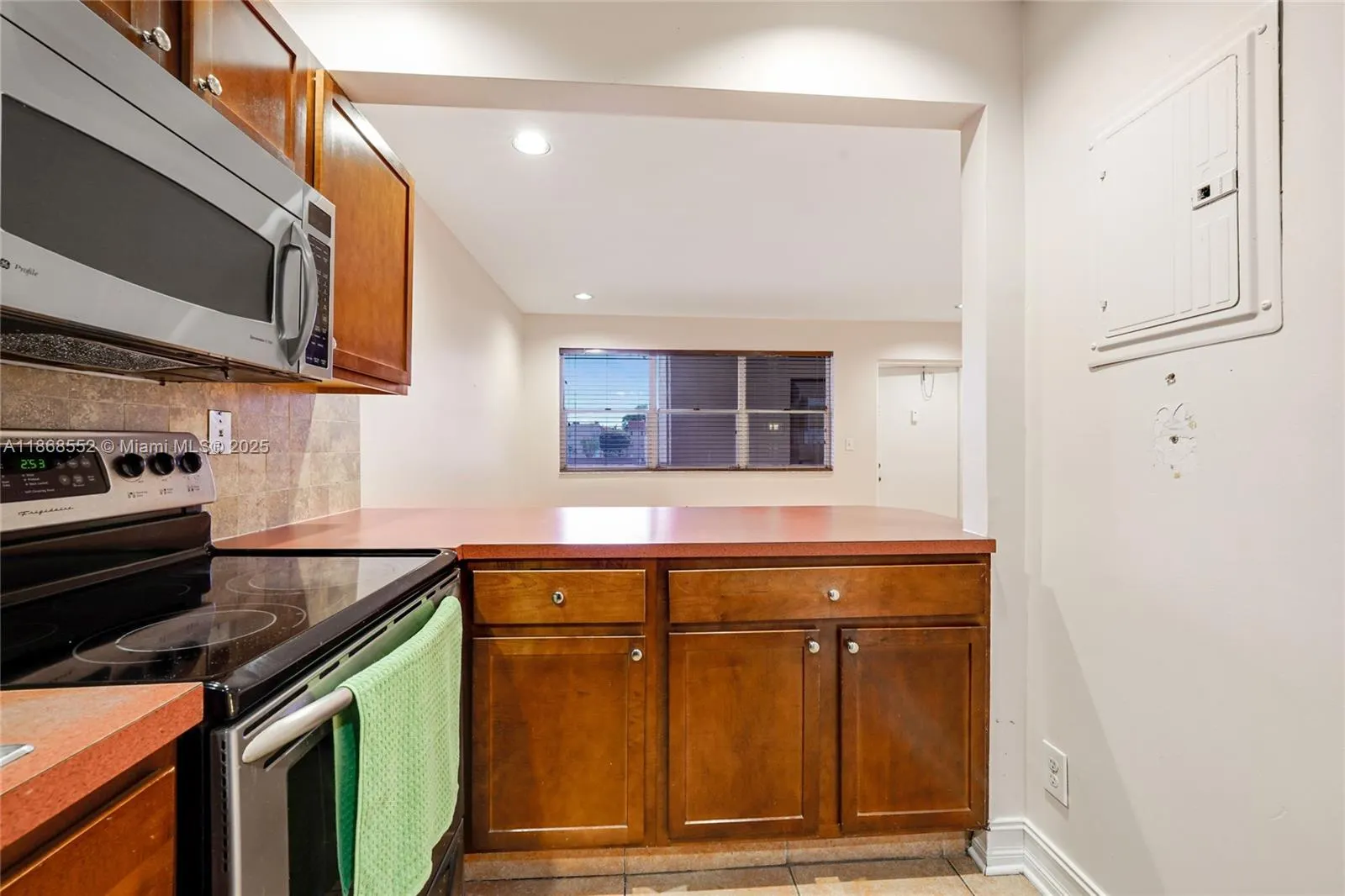 9021 Sunrise Lakes Blvd, #211