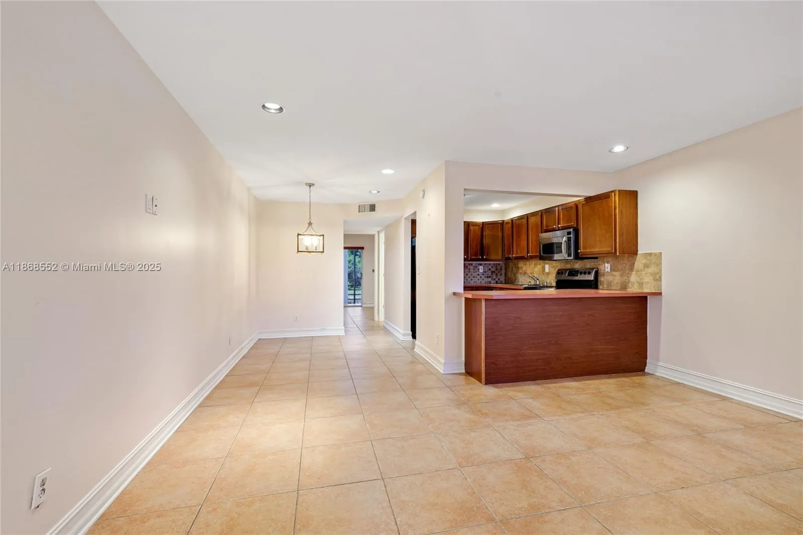 9021 Sunrise Lakes Blvd, #211