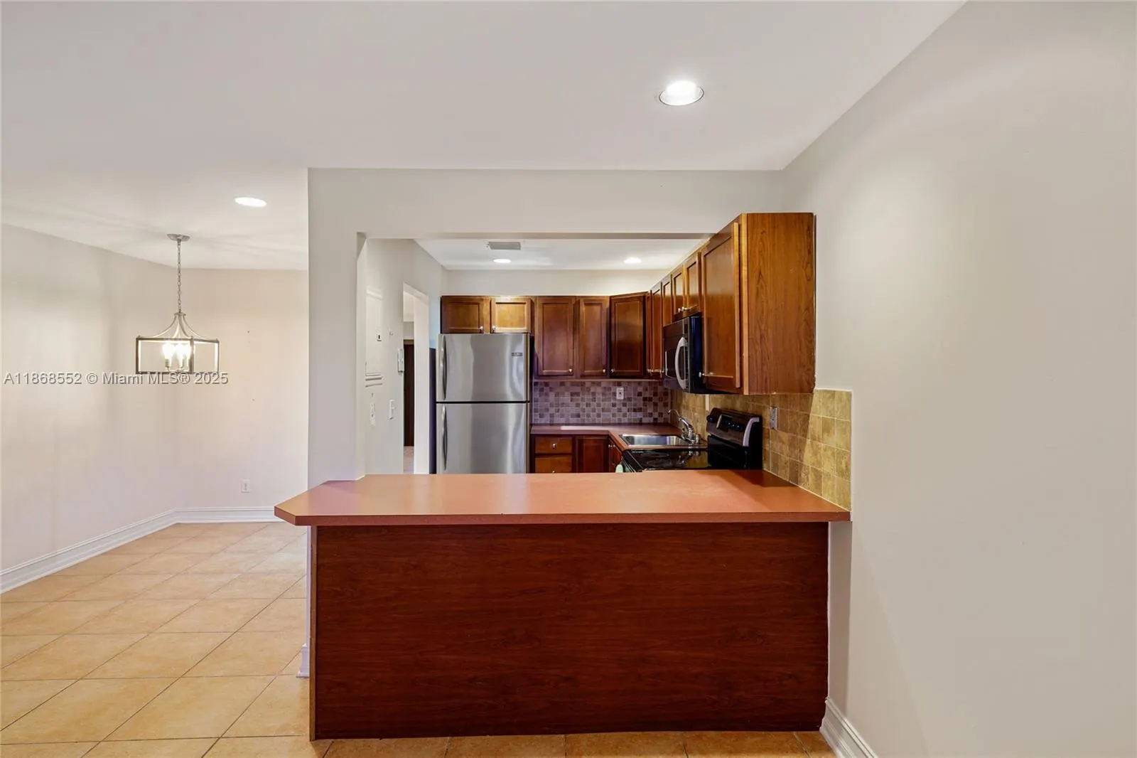 9021 Sunrise Lakes Blvd, #211