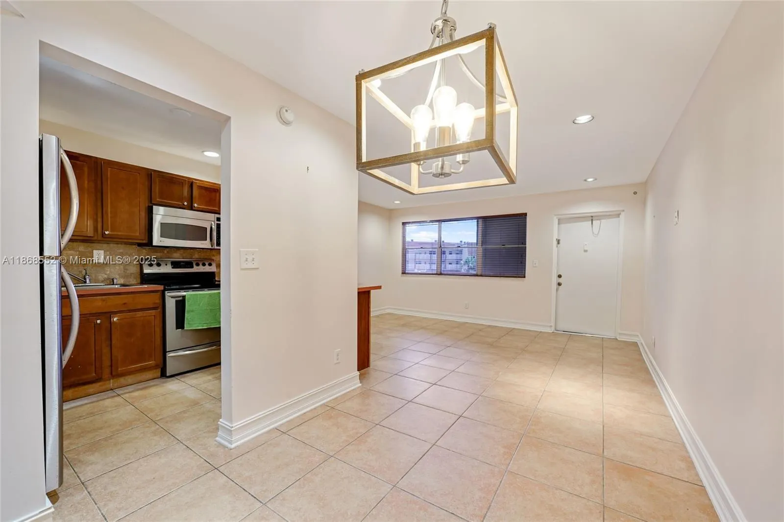 9021 Sunrise Lakes Blvd, #211