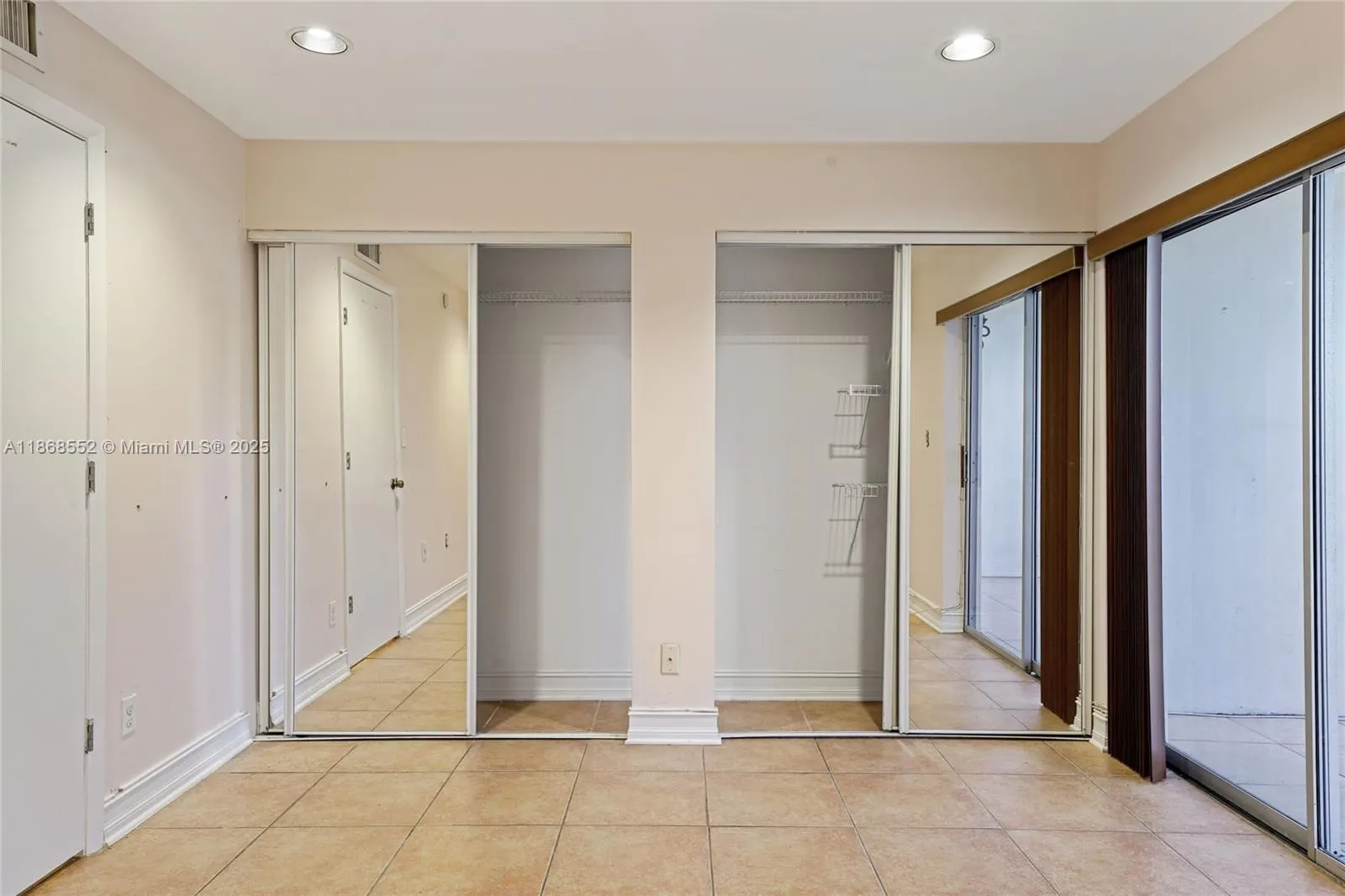 9021 Sunrise Lakes Blvd, #211