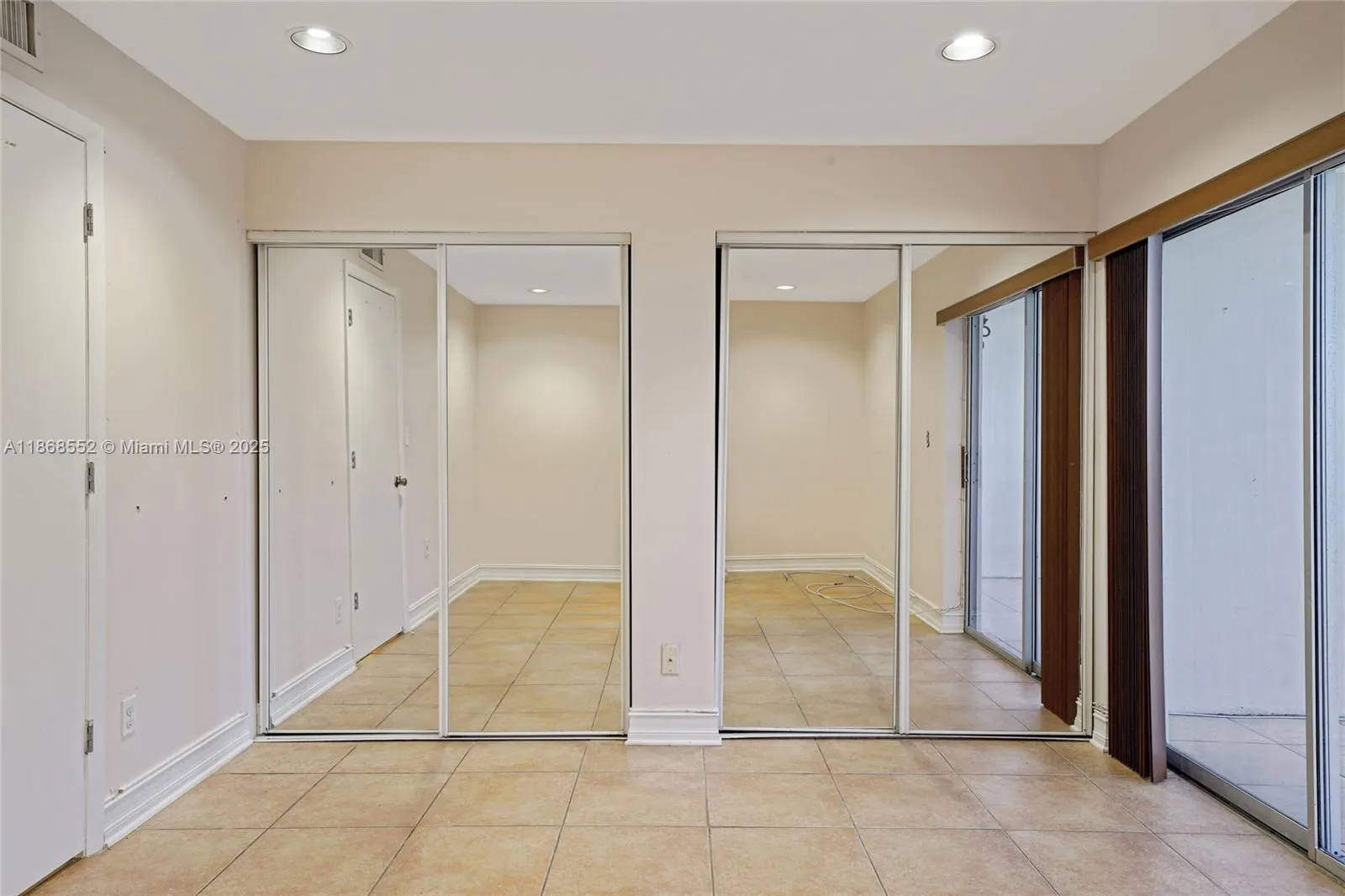 9021 Sunrise Lakes Blvd, #211