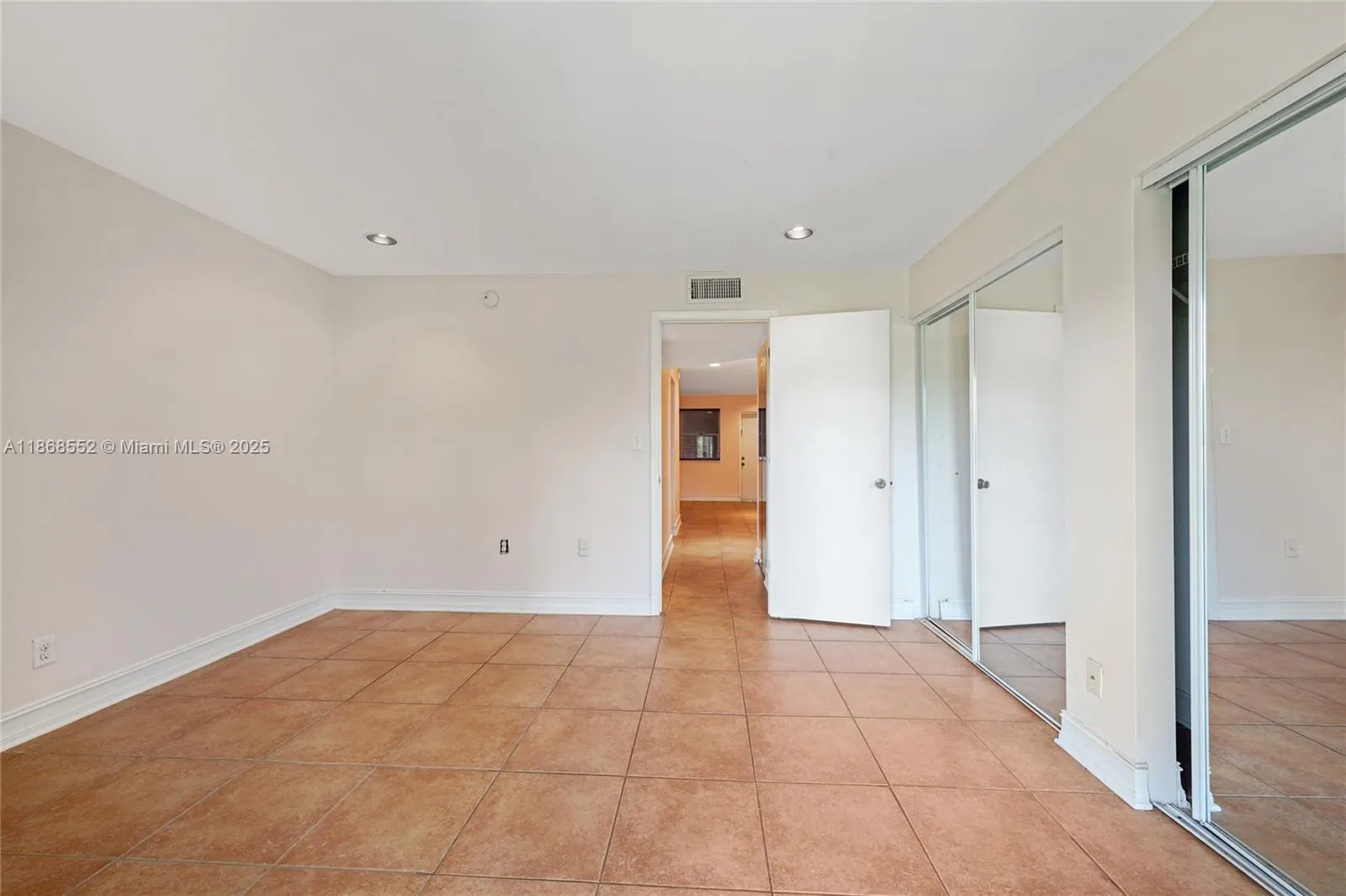 9021 Sunrise Lakes Blvd, #211