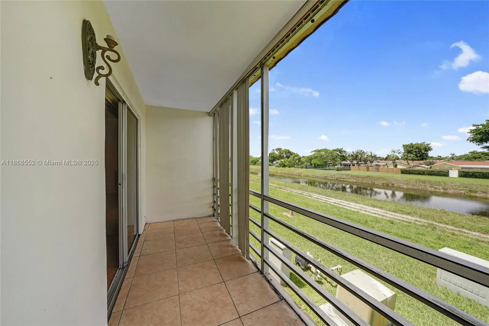 9021 Sunrise Lakes Blvd, #211