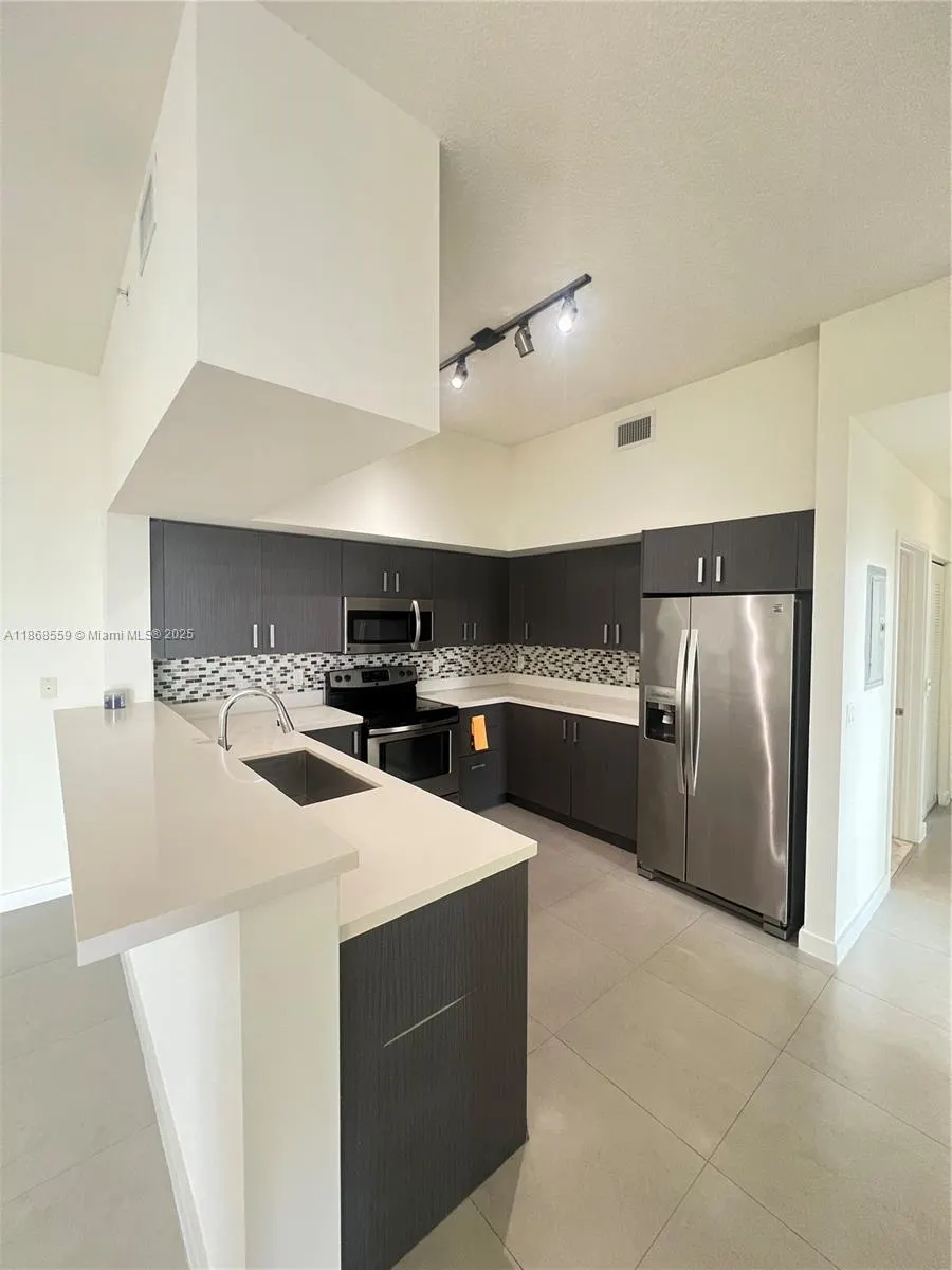 729 NW 2nd St, #1225