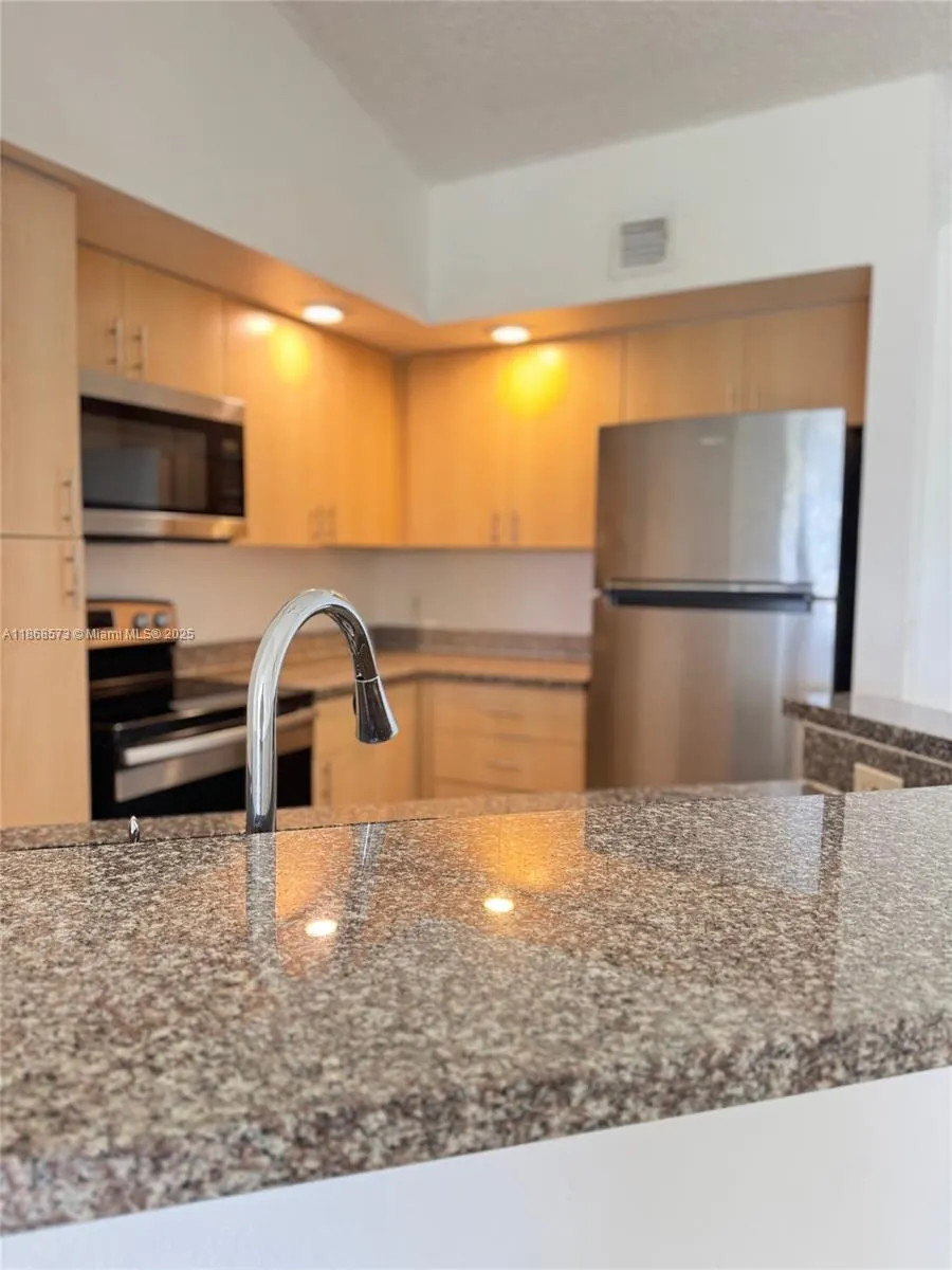 3400 N Pinewalk Dr N, #934