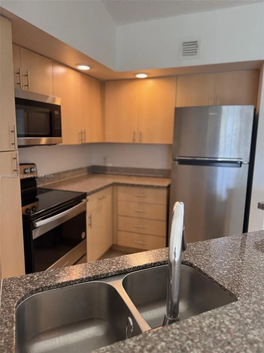 3400 N Pinewalk Dr N, #934