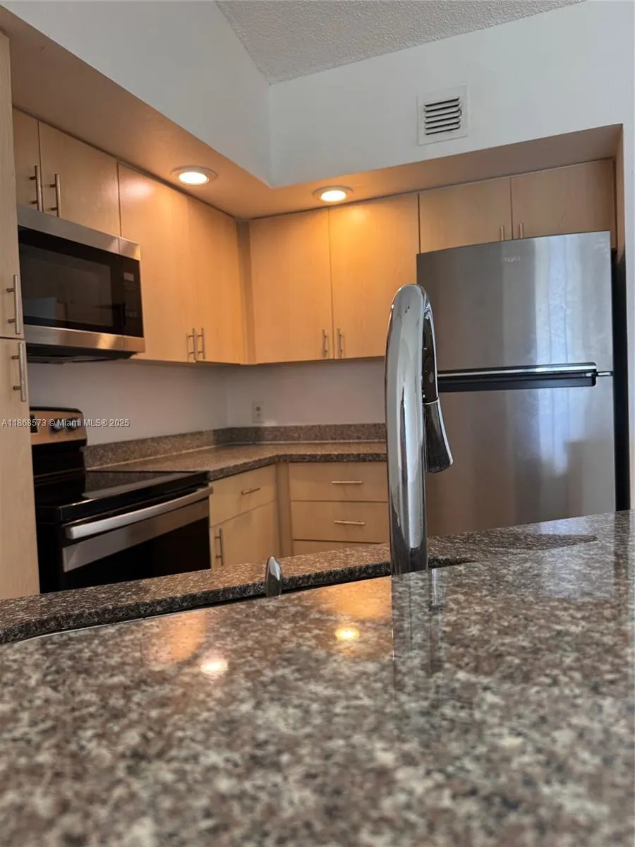 3400 N Pinewalk Dr N, #934