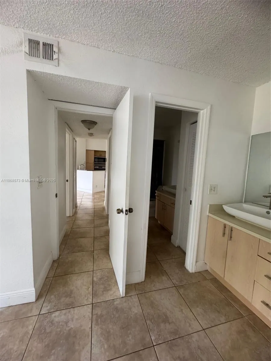 3400 N Pinewalk Dr N, #934