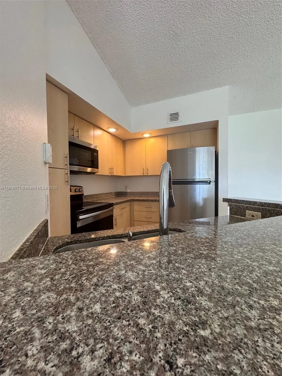 3400 N Pinewalk Dr N, #934