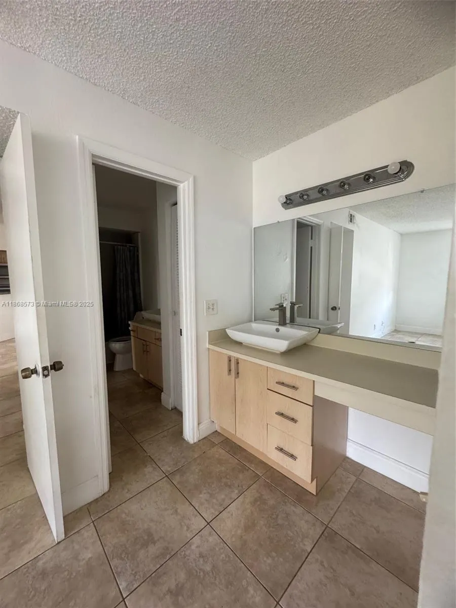 3400 N Pinewalk Dr N, #934