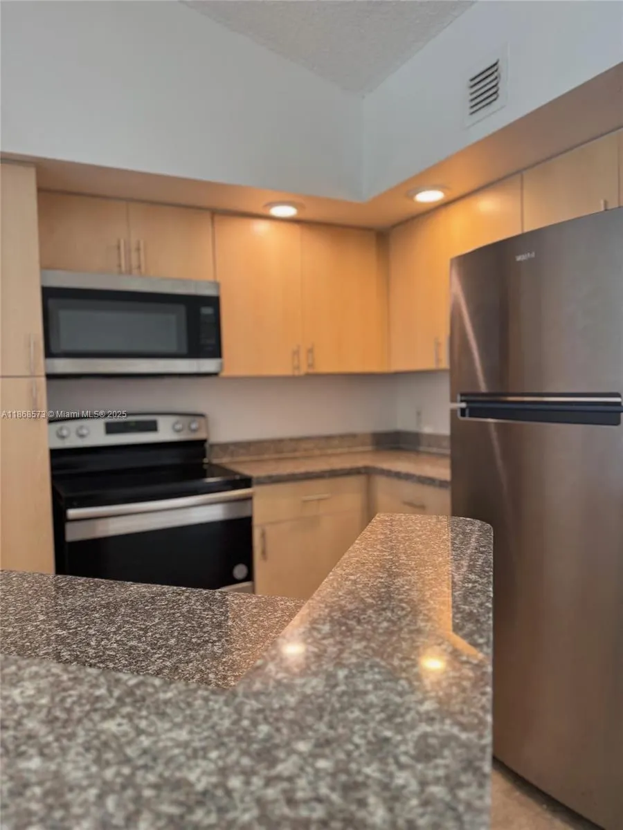3400 N Pinewalk Dr N, #934
