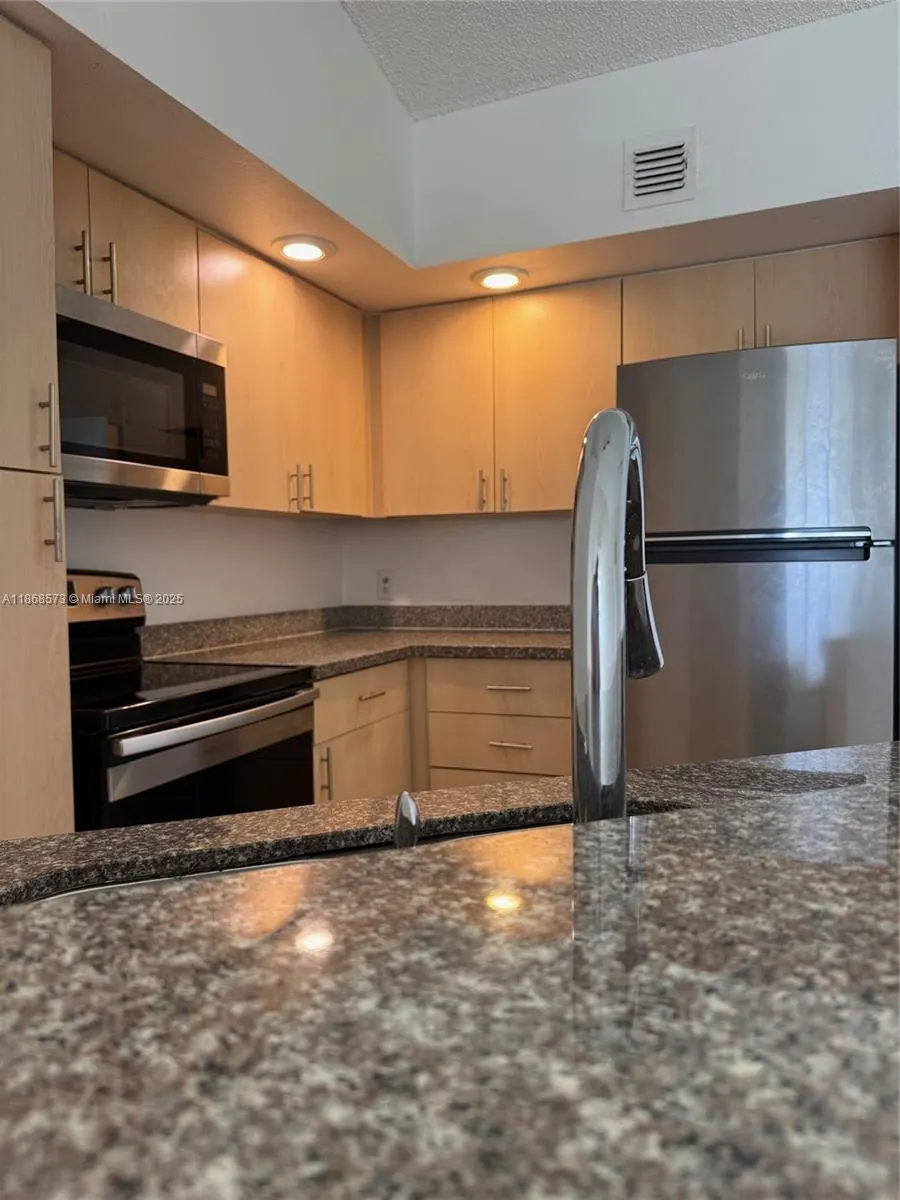 3400 N Pinewalk Dr N, #934
