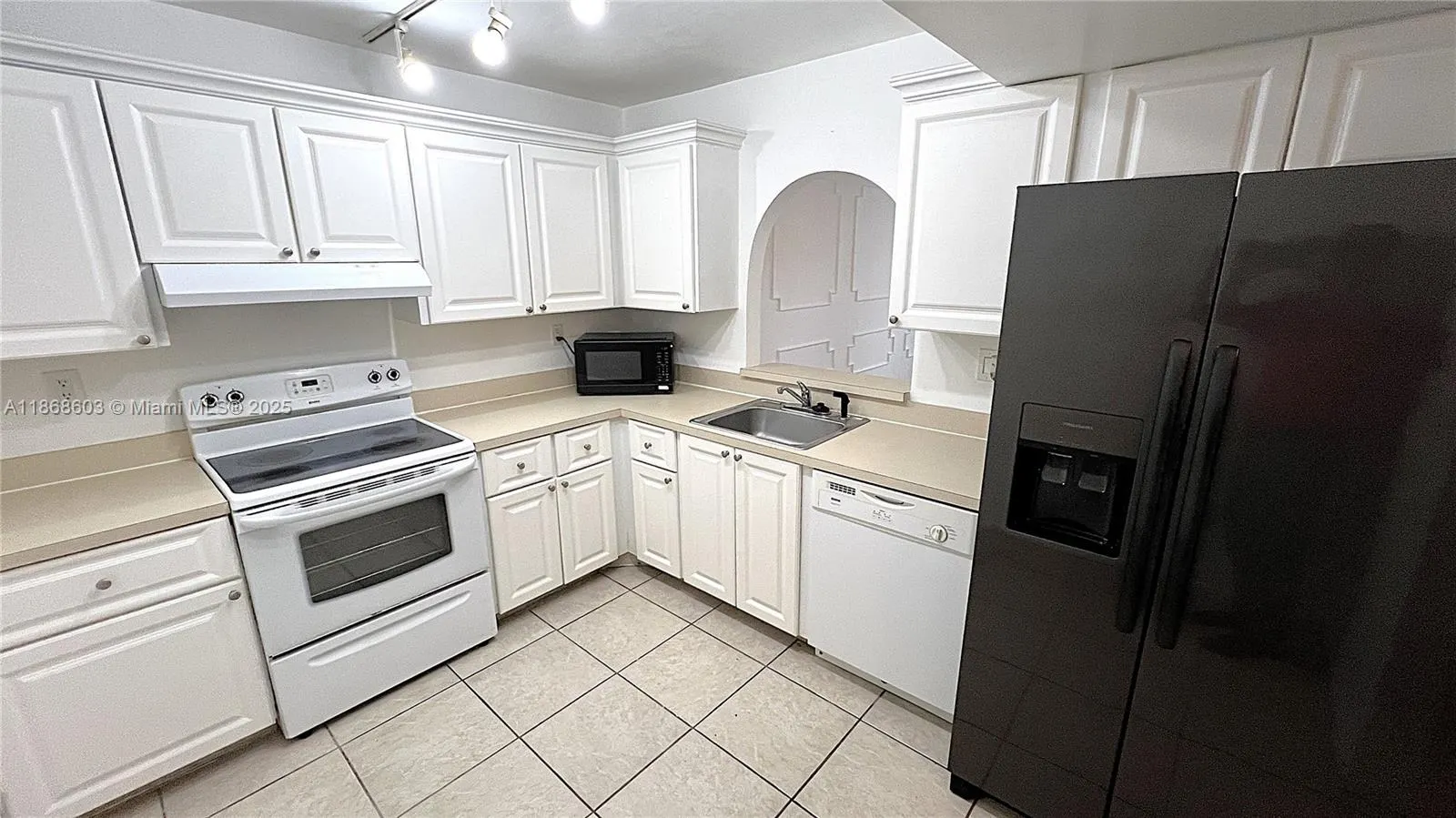 711 N Pine Island Rd, #211