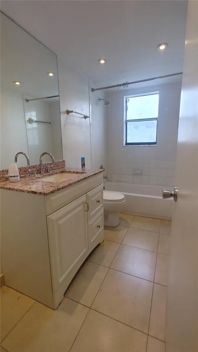500 NE 2nd St, #110