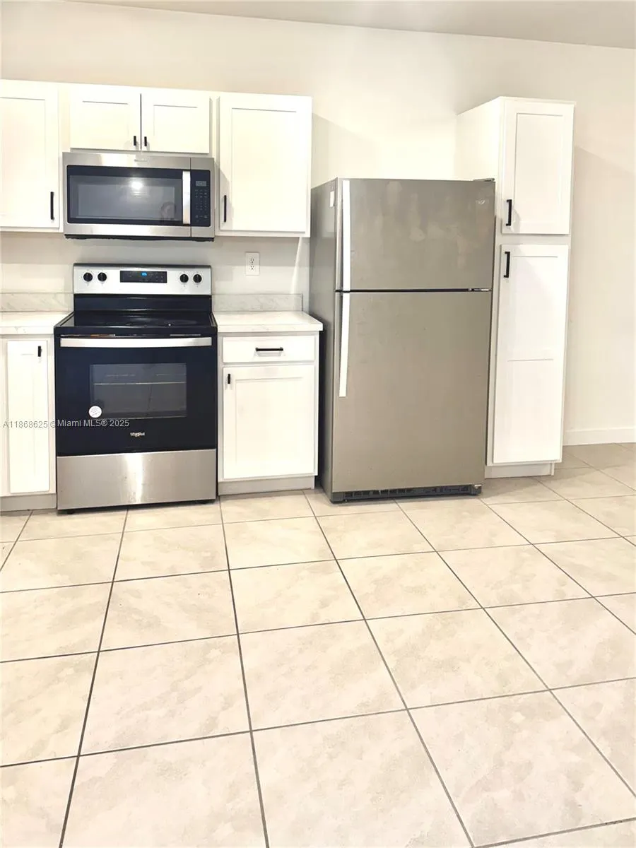 105 NE 3rd Ct, #105