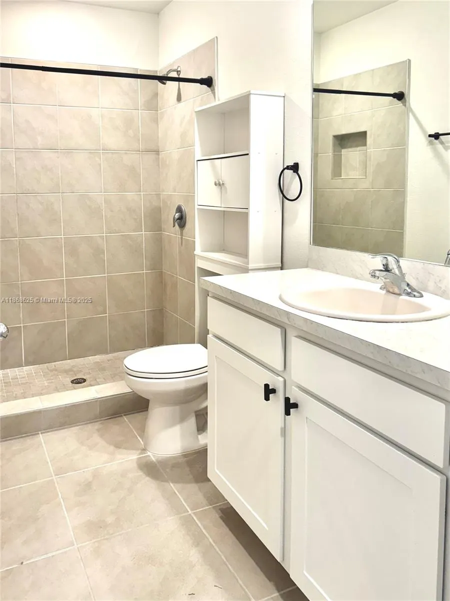 105 NE 3rd Ct, #105