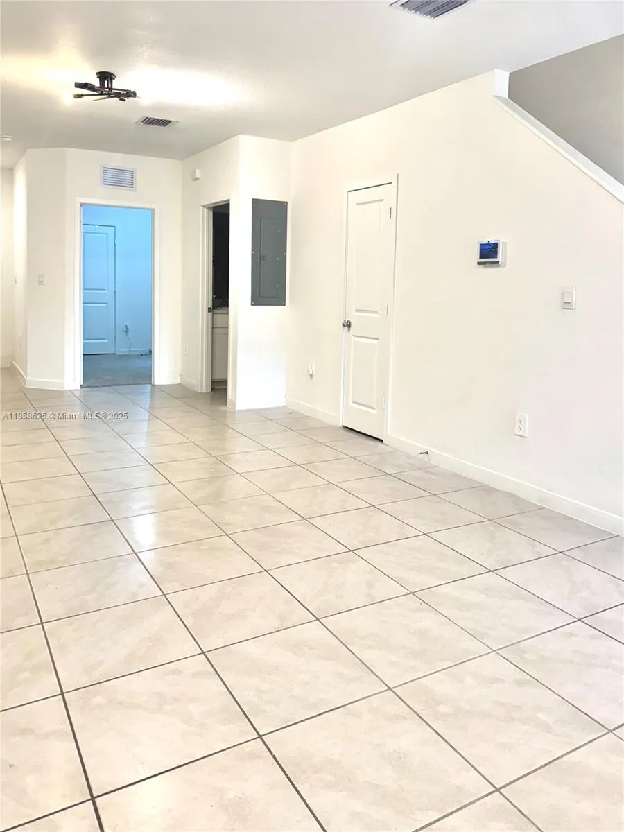 105 NE 3rd Ct, #105