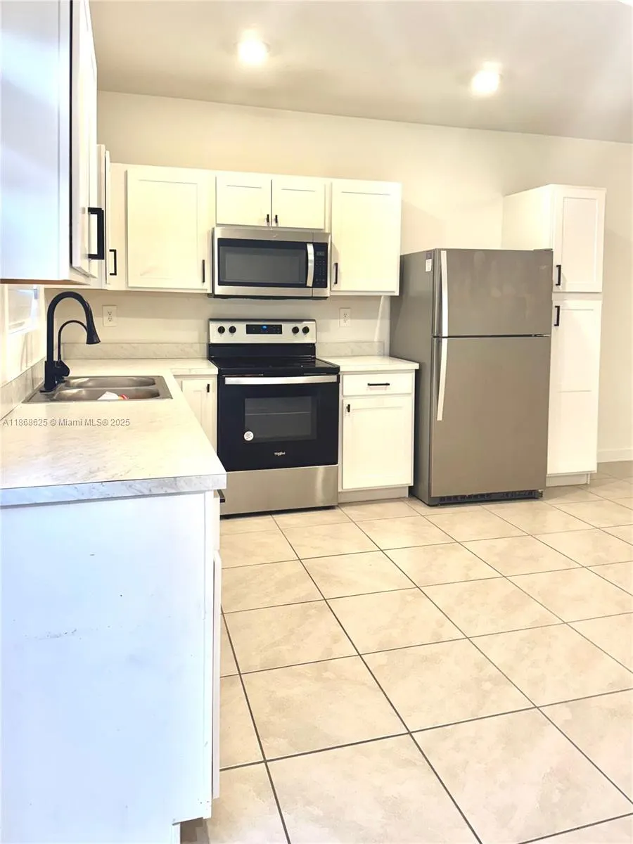 105 NE 3rd Ct, #105