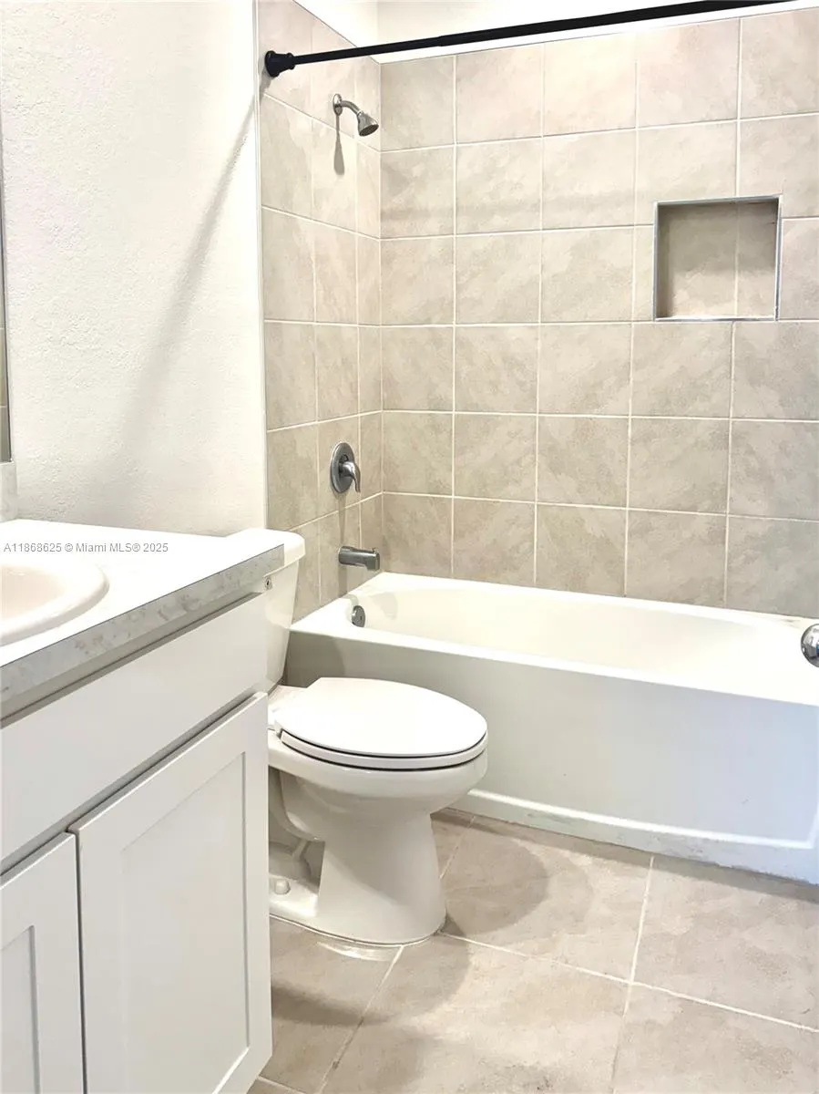 105 NE 3rd Ct, #105