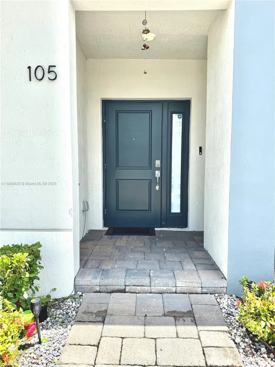 105 NE 3rd Ct, #105