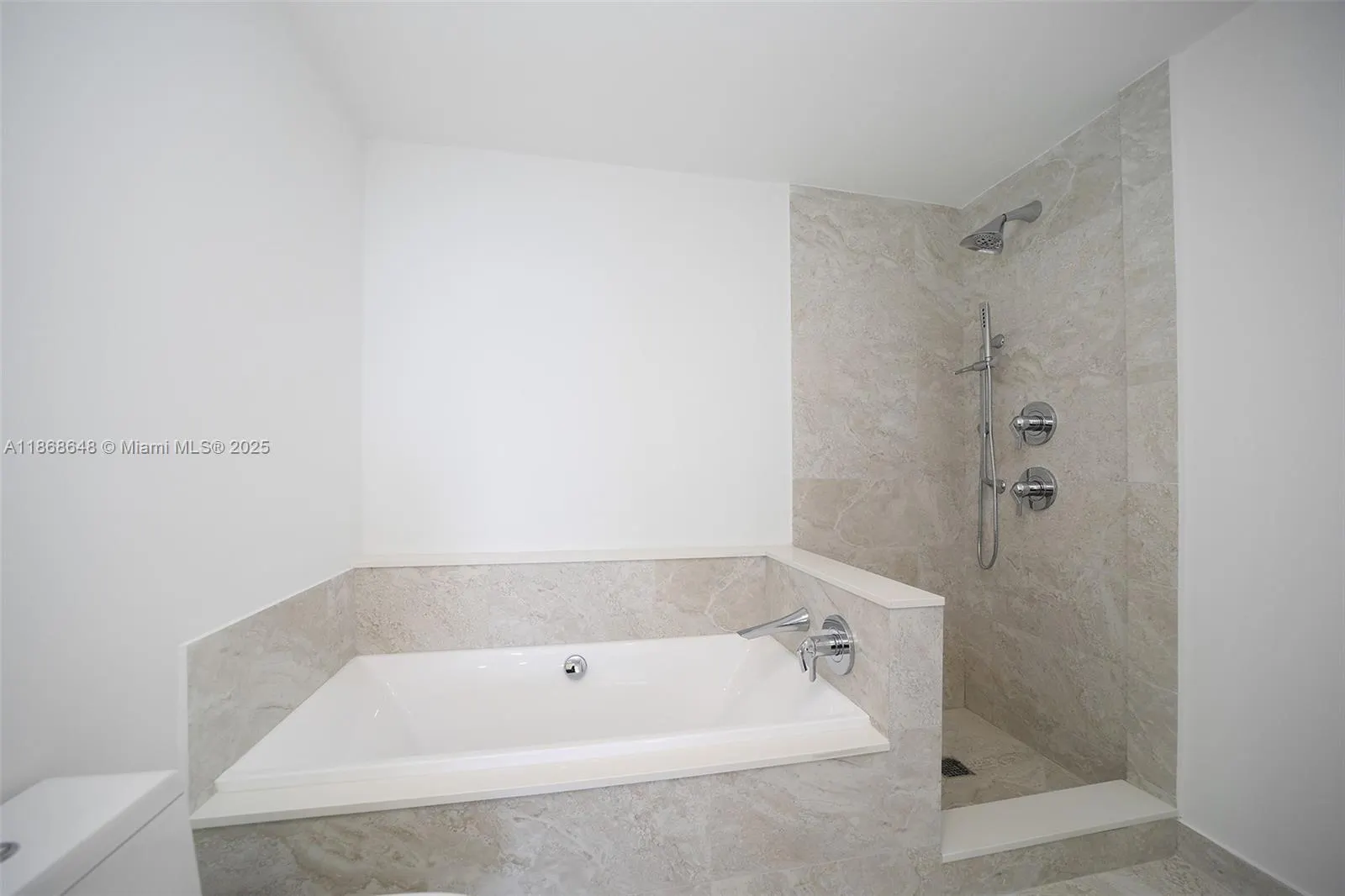 488 NE 18th St, #4608