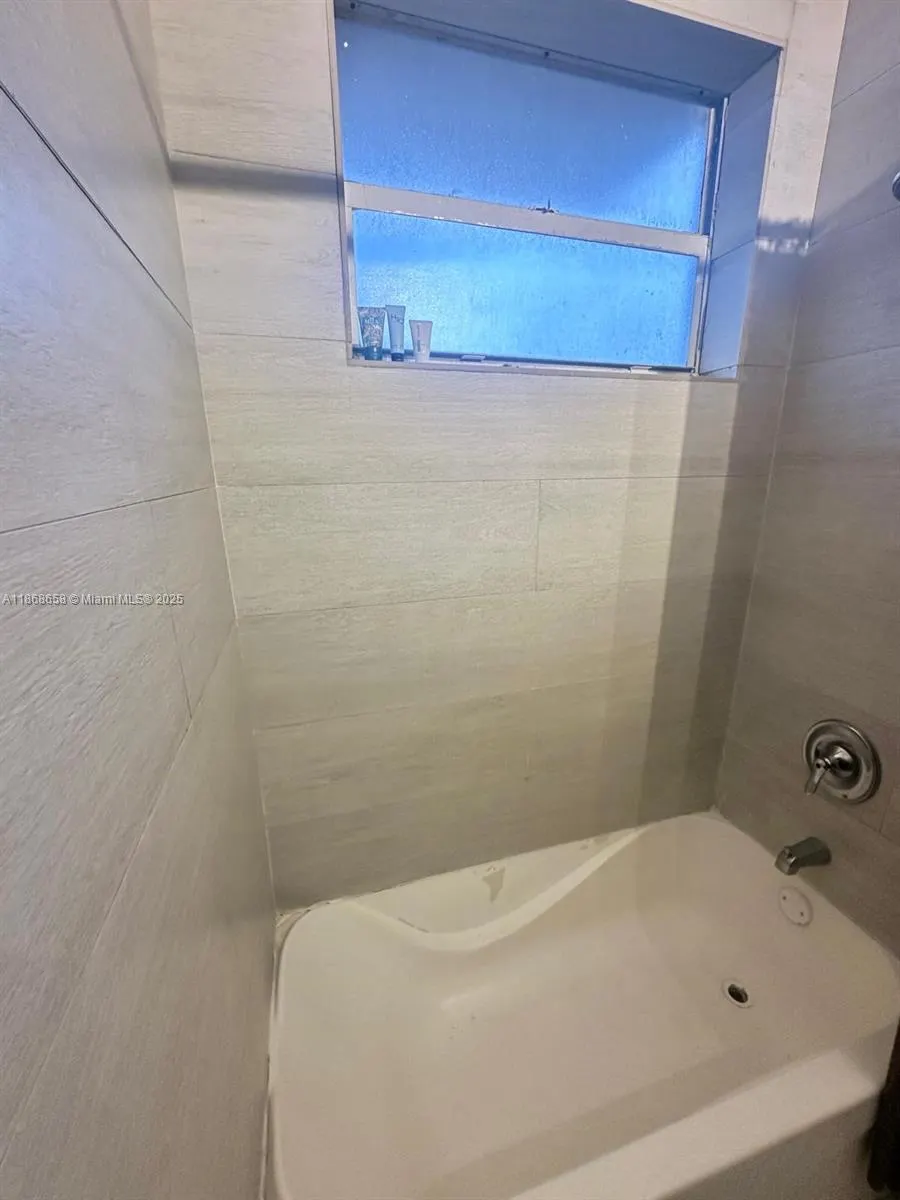 3030 Collins Ave, #4F
