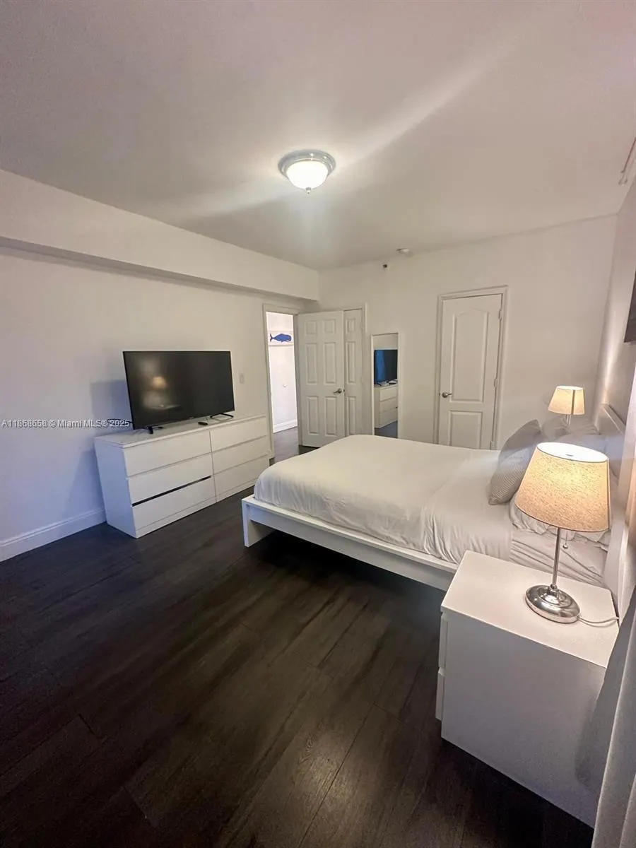 3030 Collins Ave, #4F