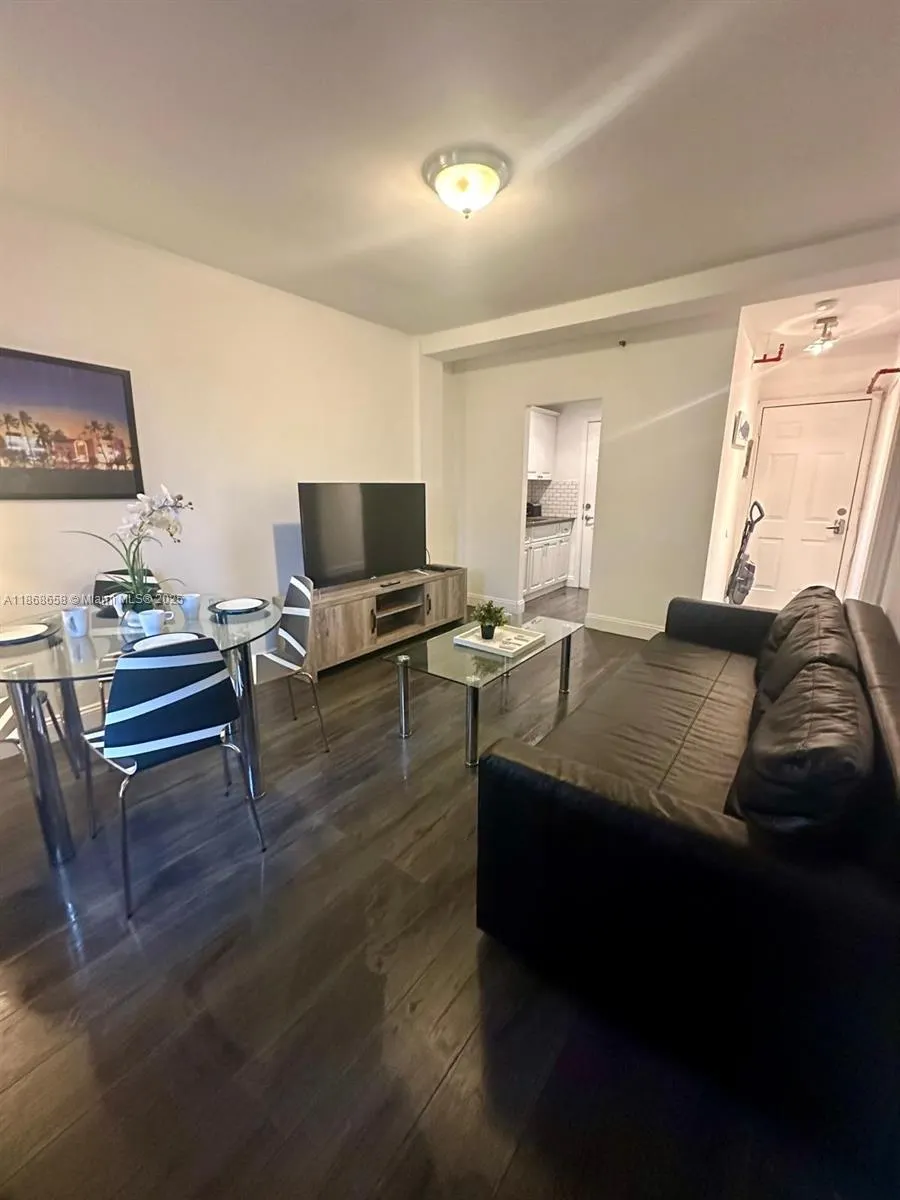 3030 Collins Ave, #4F