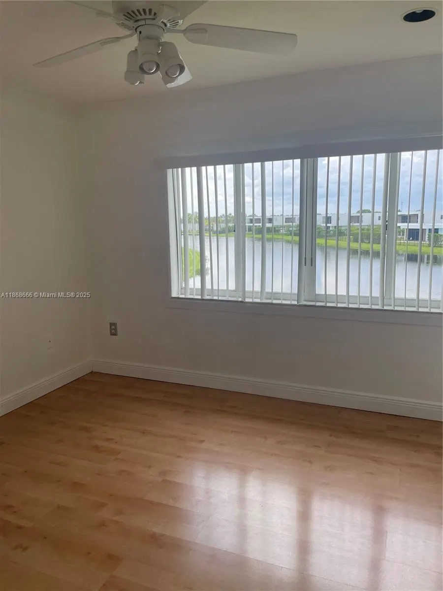 154 Riviera Cir, #154