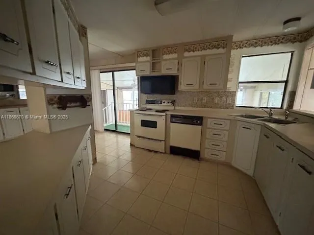 5339 NW 4th Ter