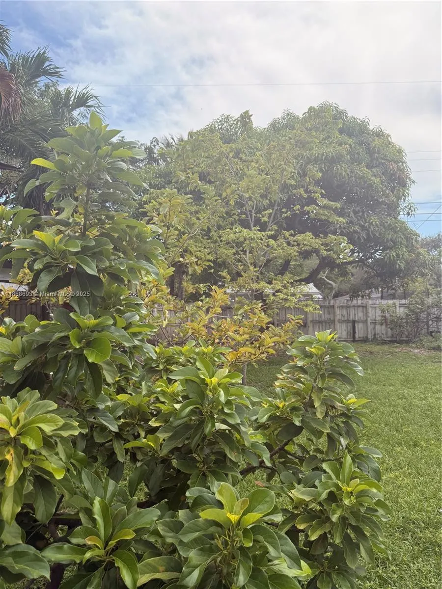 1060 NW 121st St