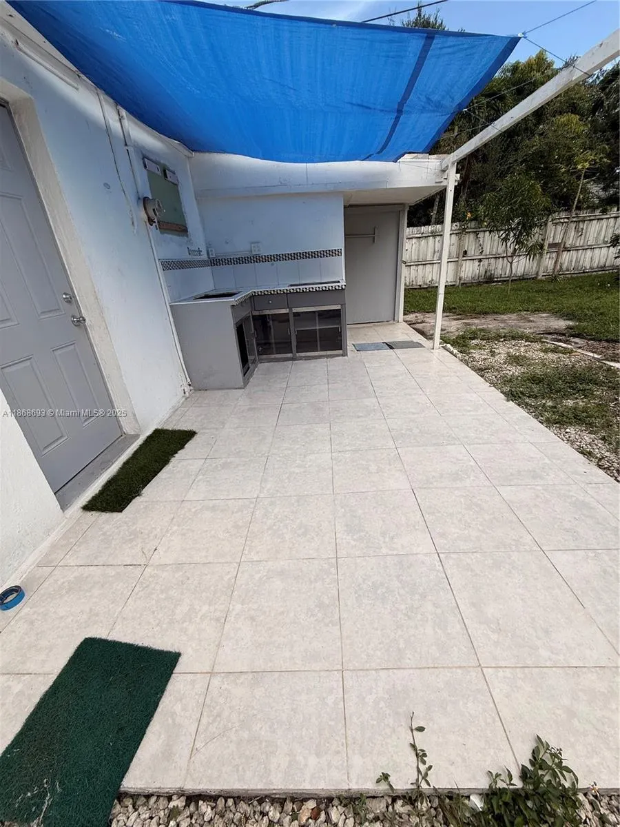 1060 NW 121st St