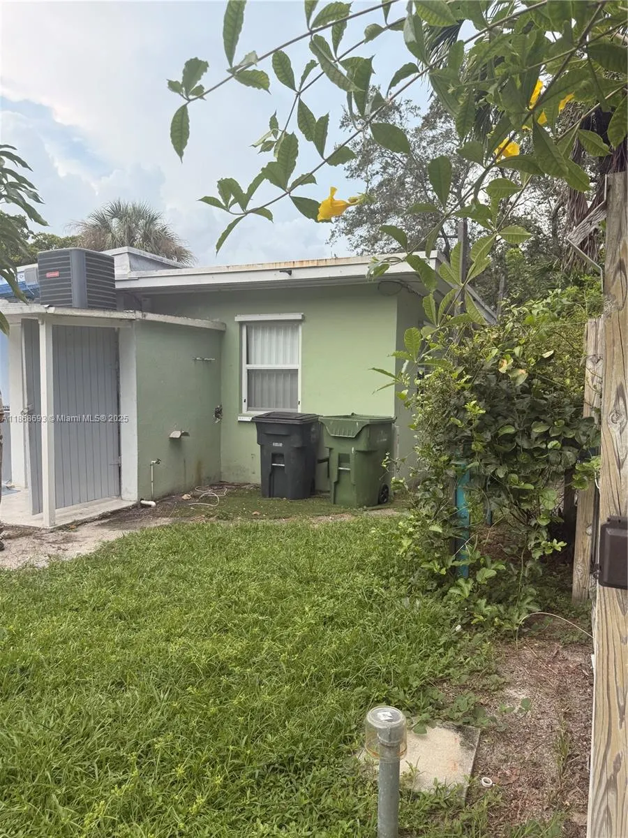 1060 NW 121st St