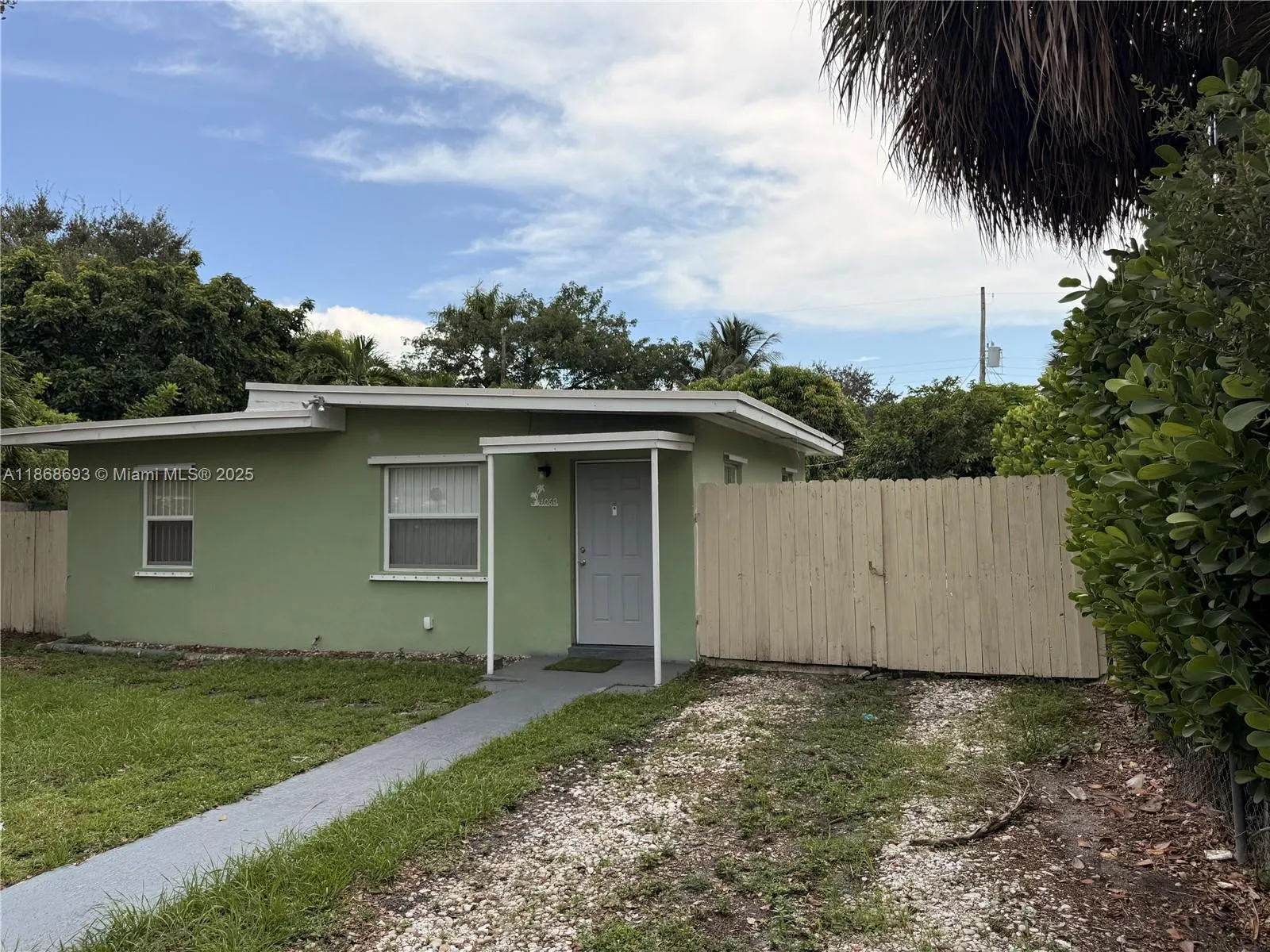 1060 NW 121st St