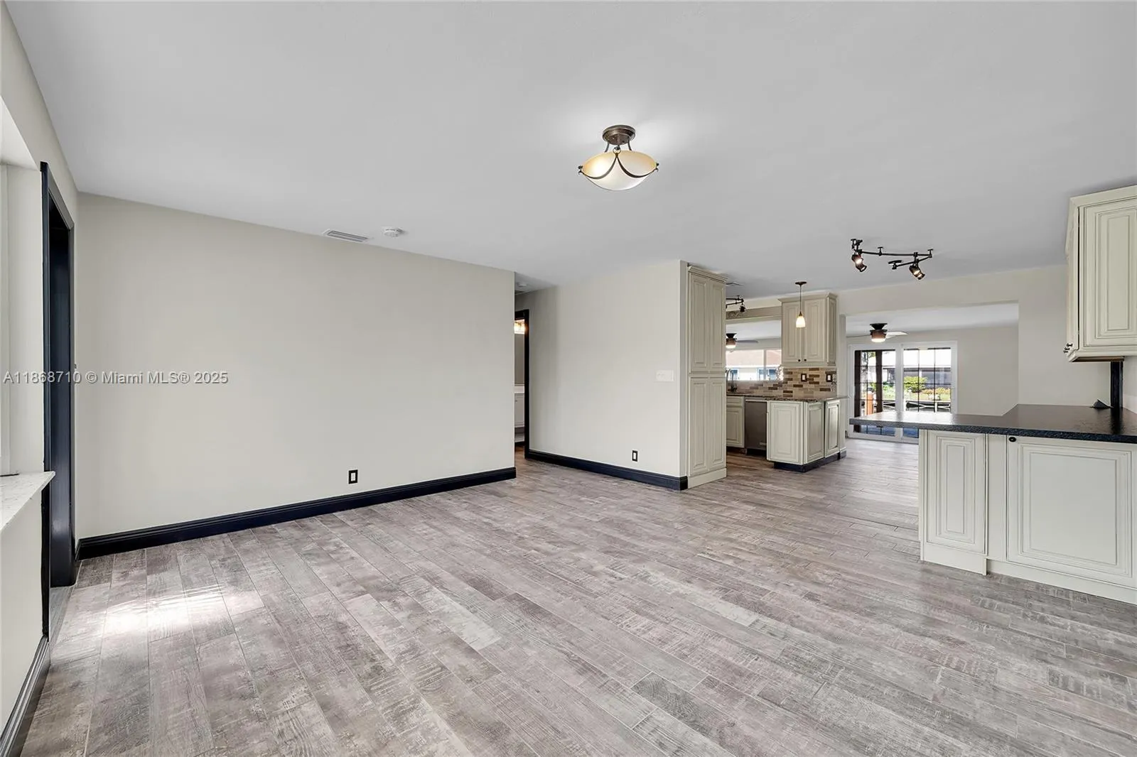 351 SE 16th Ave
