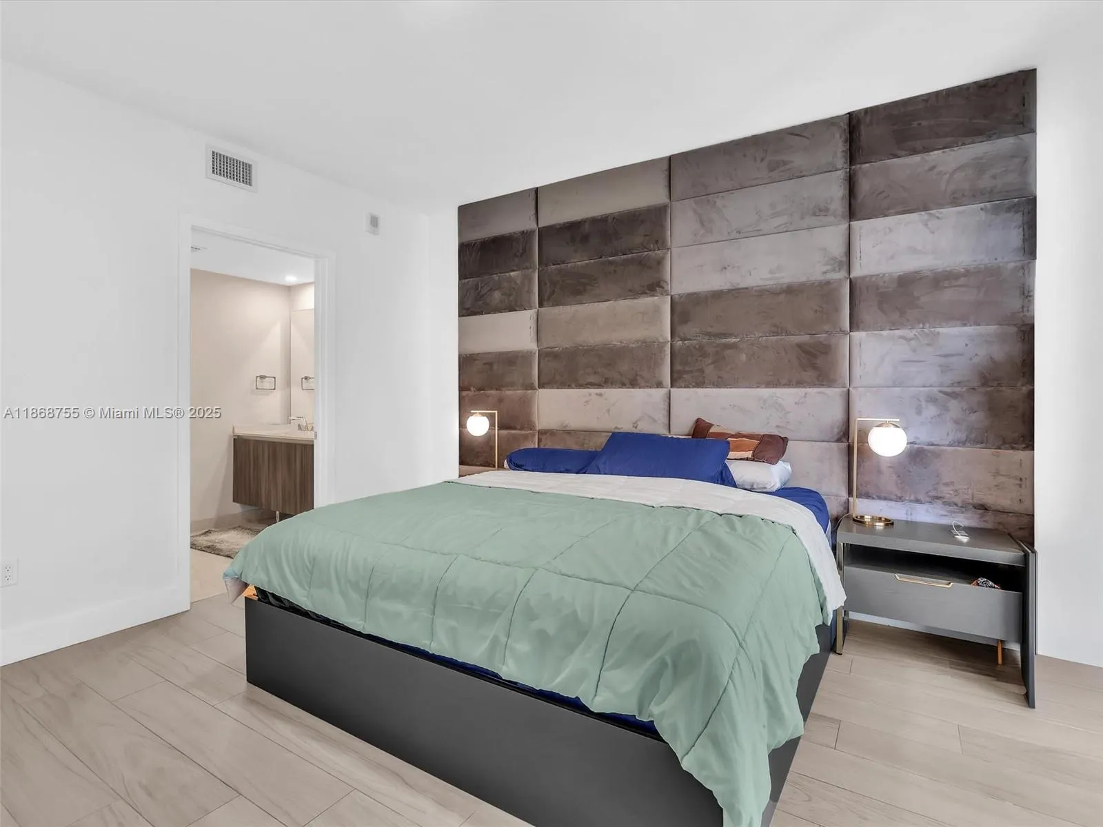 488 NE 18th St, #2309